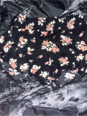 Hollister Black Floral Lace-Trim Pajama Shorts with Coral & Cream Blooms size s